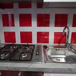 081b) Historic Il Vigneto 49, Sea View, Balcony, Free Private Parking شقة مونيلّي