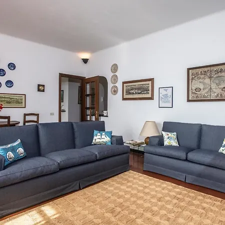 Apartment 081b) Historic Il Vigneto 49, Sea View, Balcony, Free Private Parking