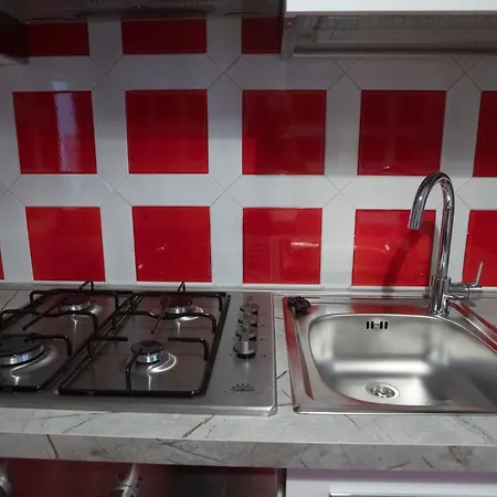 081b) Historic Il Vigneto 49, Sea View, Balcony, Free Private Parking Apartment Moneglia