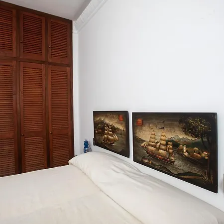 081b) Historic Il Vigneto 49, Sea View, Balcony, Free Private Parking Apartment *