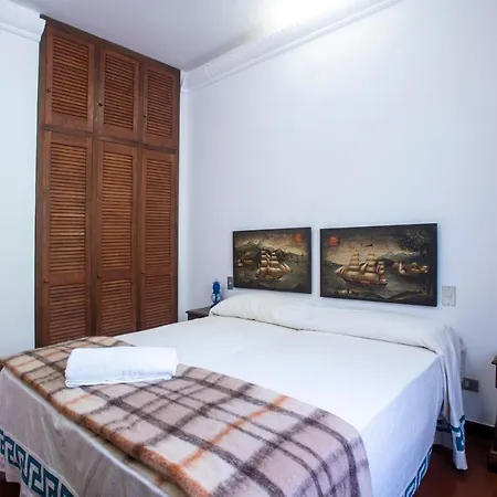 Apartment 081b) Historic Il Vigneto 49, Sea View, Balcony, Free Private Parking