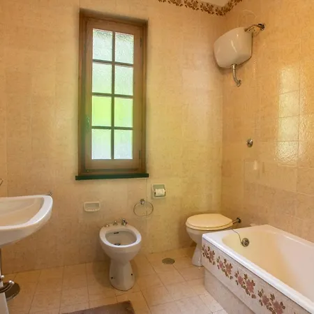 Apartment 081b) Historic Il Vigneto 49, Sea View, Balcony, Free Private Parking Moneglia