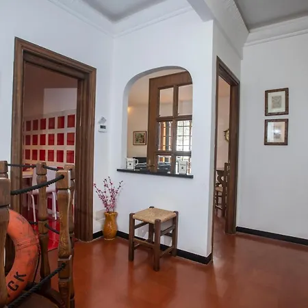 081b) Historic Il Vigneto 49, Sea View, Balcony, Free Private Parking *