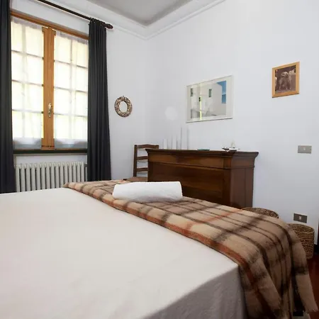 081b) Historic Il Vigneto 49, Sea View, Balcony, Free Private Parking *