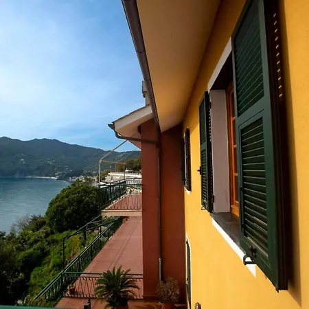 081b) Historic Il Vigneto 49, Sea View, Balcony, Free Private Parking Διαμέρισμα *