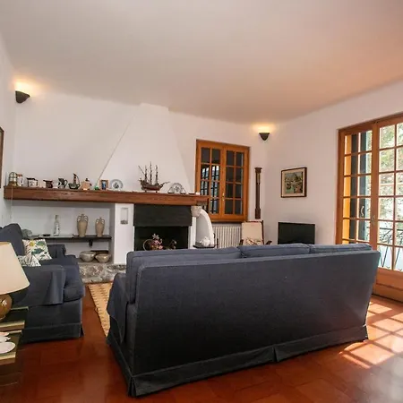 081b) Historic Il Vigneto 49, Sea View, Balcony, Free Private Parking Apartment Moneglia