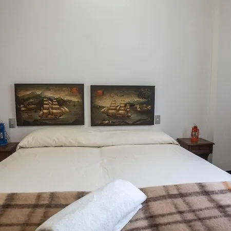 081b) Historic Il Vigneto 49, Sea View, Balcony, Free Private Parking