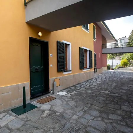 081b) Historic Il Vigneto 49, Sea View, Balcony, Free Private Parking * Moneglia