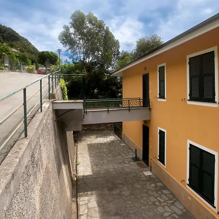 081b) Historic Il Vigneto 49, Sea View, Balcony, Free Private Parking * Moneglia