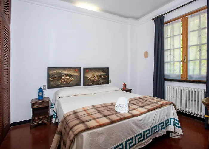 081b) Historic Il Vigneto 49, Sea View, Balcony, Free Private Parking