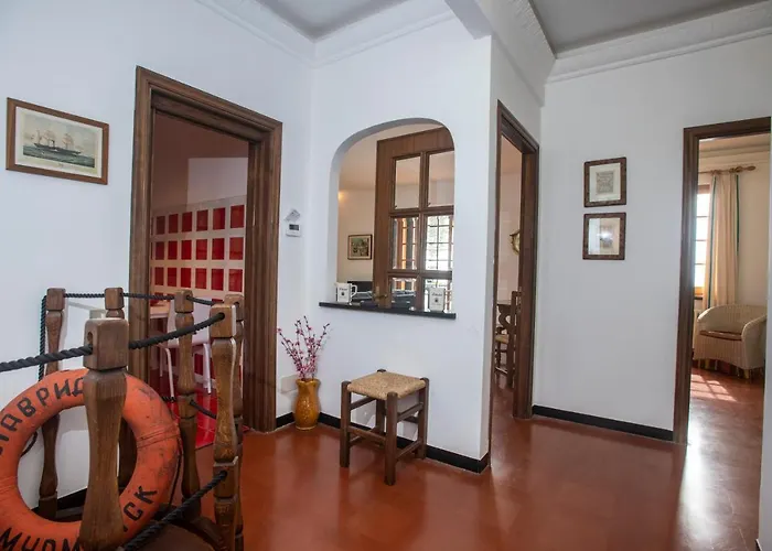 081b) Historic Il Vigneto 49, Sea View, Balcony, Free Private Parking *