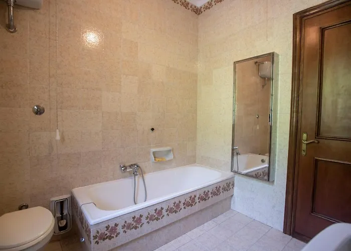 081b) Historic Il Vigneto 49, Sea View, Balcony, Free Private Parking Apartman *