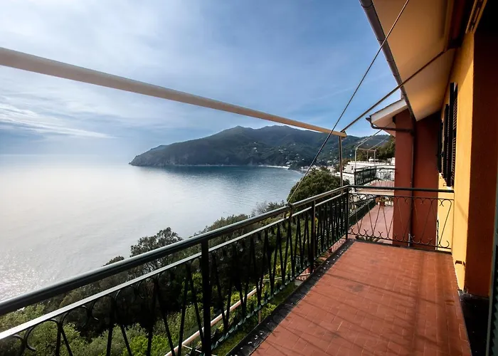 081b) Historic Il Vigneto 49, Sea View, Balcony, Free Private Parking *