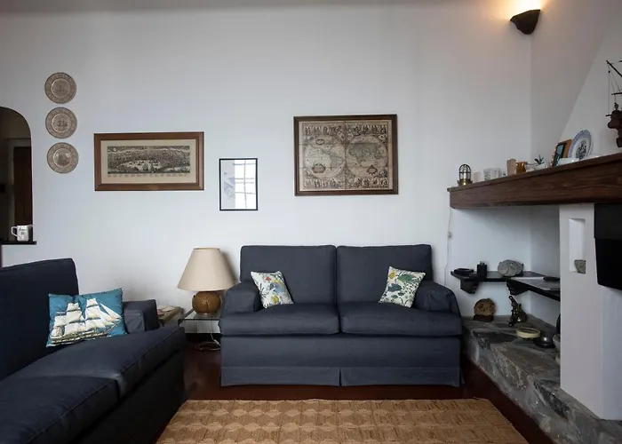 081b) Historic Il Vigneto 49, Sea View, Balcony, Free Private Parking * Moneglia