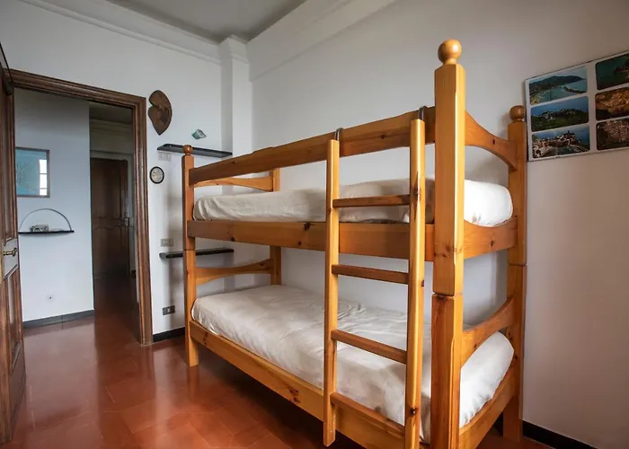 081b) Historic Il Vigneto 49, Sea View, Balcony, Free Private Parking Apartman Moneglia