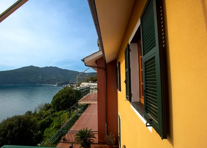 081b) Historic Il Vigneto 49, Sea View, Balcony, Free Private Parking Apartman *