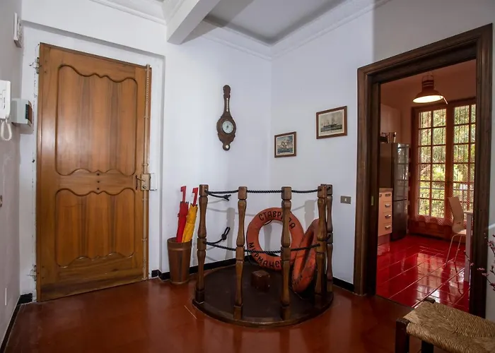 081b) Historic Il Vigneto 49, Sea View, Balcony, Free Private Parking