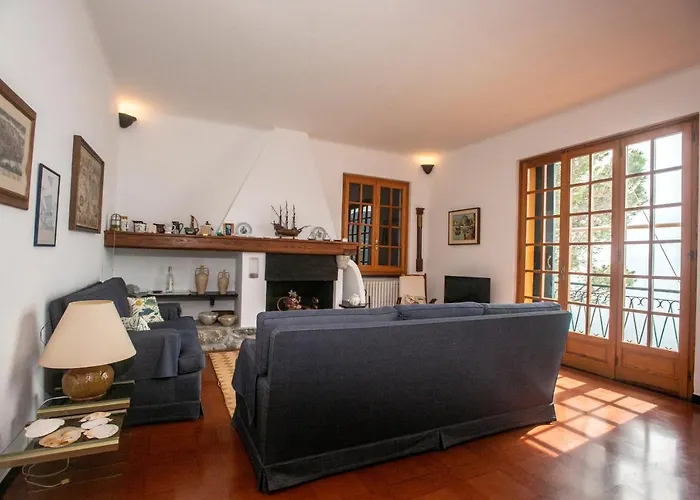 081b) Historic Il Vigneto 49, Sea View, Balcony, Free Private Parking Apartman Moneglia