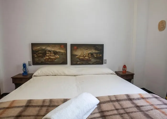 081b) Historic Il Vigneto 49, Sea View, Balcony, Free Private Parking