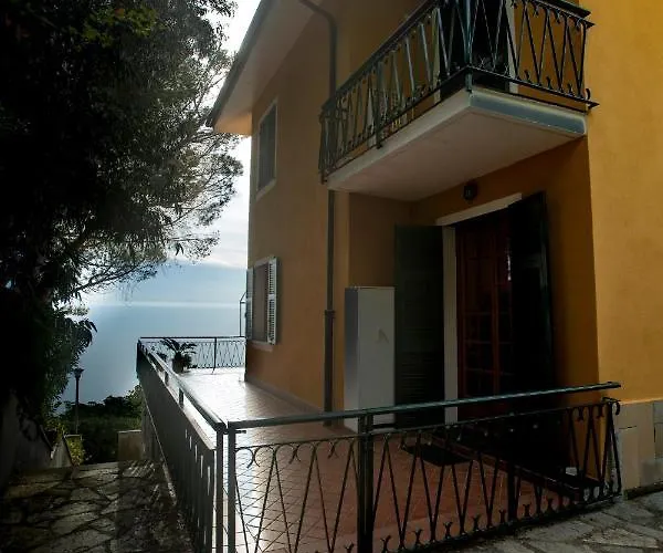 Apartman 081b) Historic Il Vigneto 49, Sea View, Balcony, Free Private Parking Moneglia