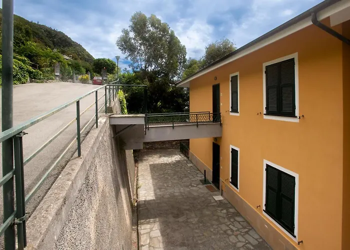 081b) Historic Il Vigneto 49, Sea View, Balcony, Free Private Parking * Moneglia